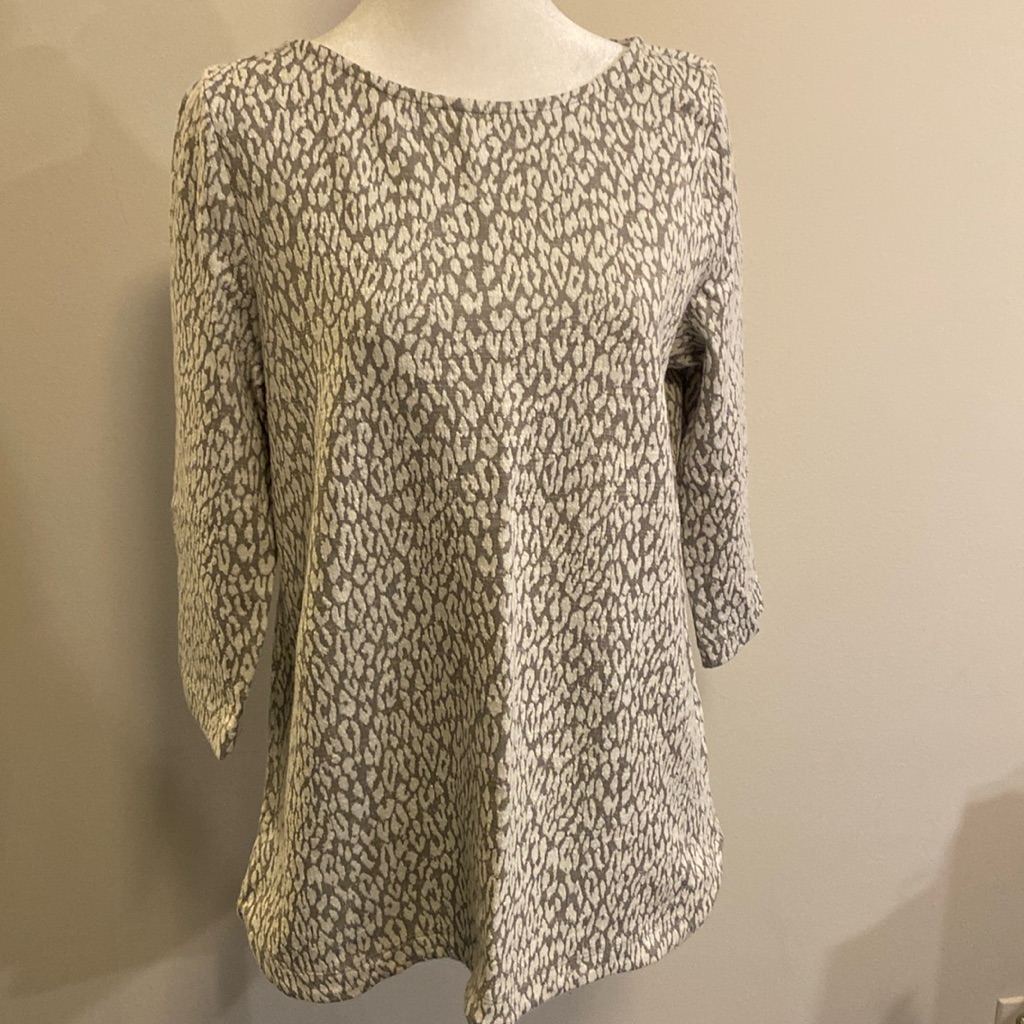Talbots Cotton Blend Top Size Medium, Gray In White Print.